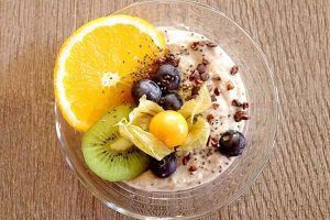 Oatmeal-porridge-fruits